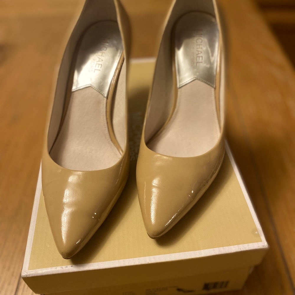Michael Kors pumps